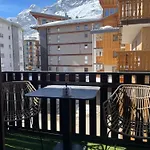 Location Lift Front Апартаменти