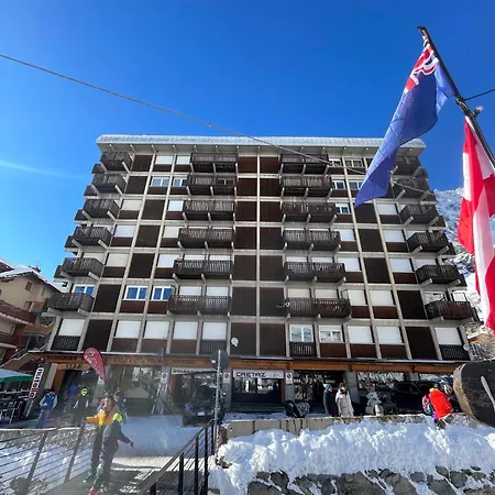 Apartman Location Lift Front *