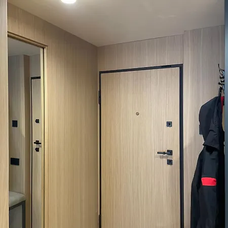 Apartman Location Lift Front