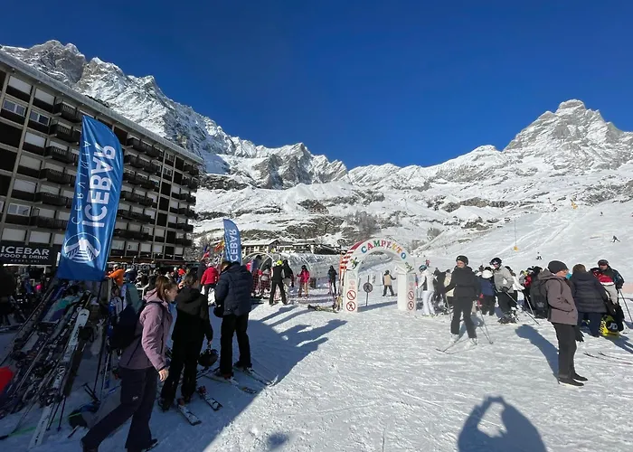 Location Lift Front דירה