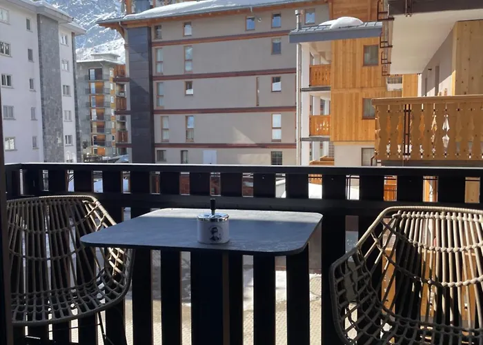 Location Lift Front דירה