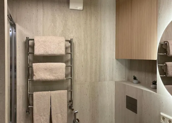 Location Lift Front דירה ברויל-קרוויניה